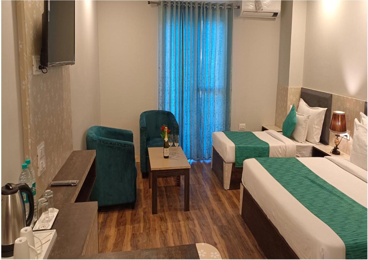 Hotel Square One By D'Polo Νταραμσάλα Εξωτερικό φωτογραφία