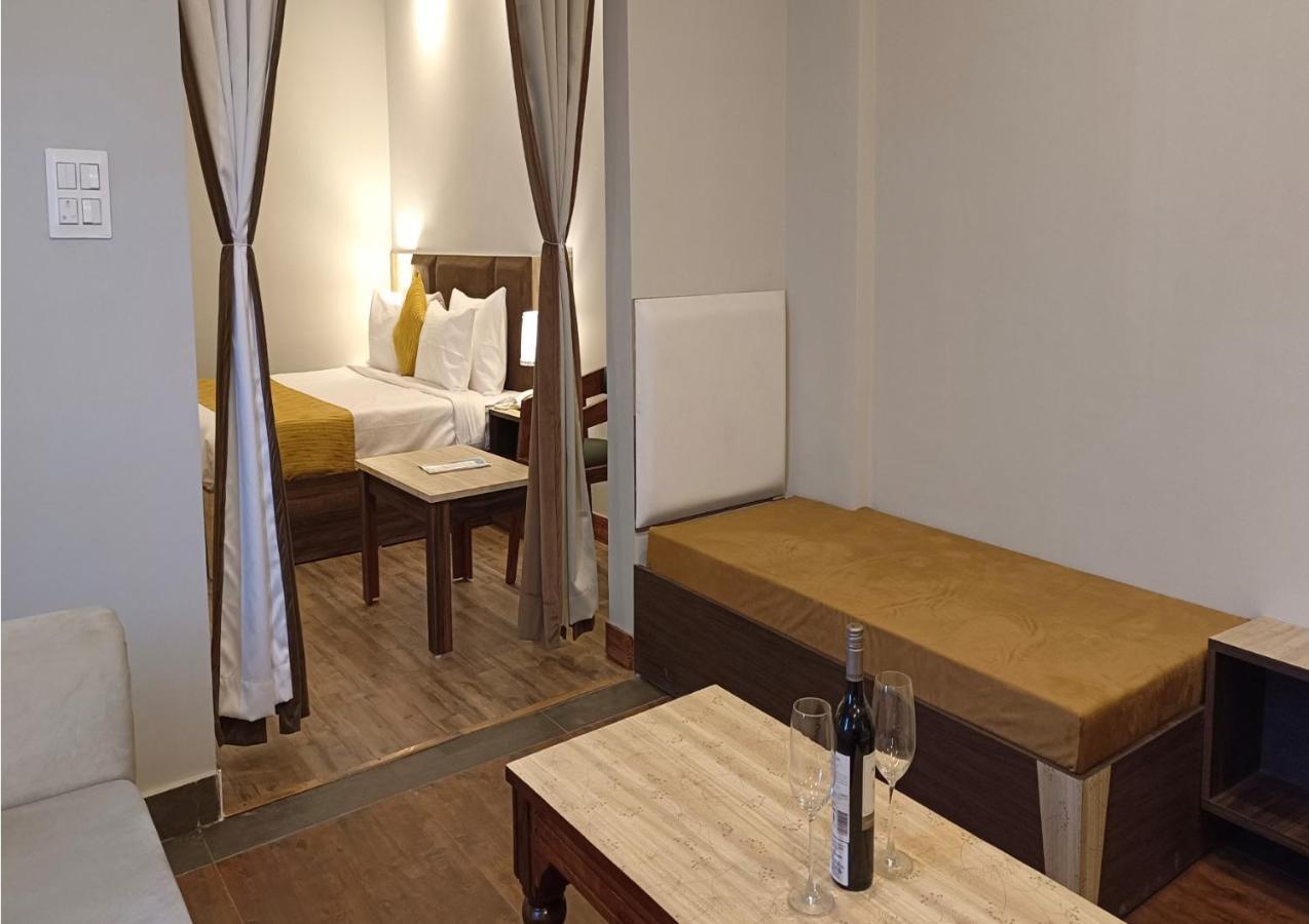 Hotel Square One By D'Polo Νταραμσάλα Εξωτερικό φωτογραφία